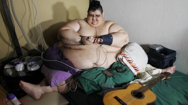 FOTO // Incredibil! Cel mai gras bărbat din lume este mai gras decât se credea iniţial! Are 32 de ani şi 590 de kilograme