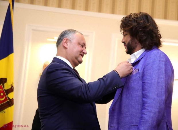 Cine-l OPREȘTE pe Dodon? Președintele rămâne IMPASIBIL la criticile potrivit cărora ar da câte două distincții de stat pe zi: „Am semnat un decret privind conferirea distincțiilor…”