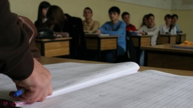 FOTO Profesoară UMILITĂ de elev. Ce a scris acesta pe lucrarea de control 