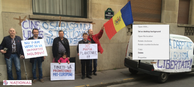 Protest în fața Ambasadei R. Moldova la Paris