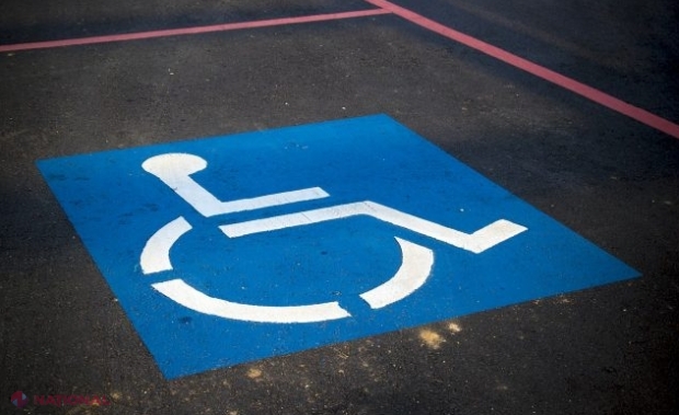 DECIS // 4% din locurile de parcare vor fi rezervate pentru parcarea GRATUITĂ a persoanelor cu dizabilități: Șoferii care parchează pe aceste locuri riscă amenzi de până la 1 500 de lei