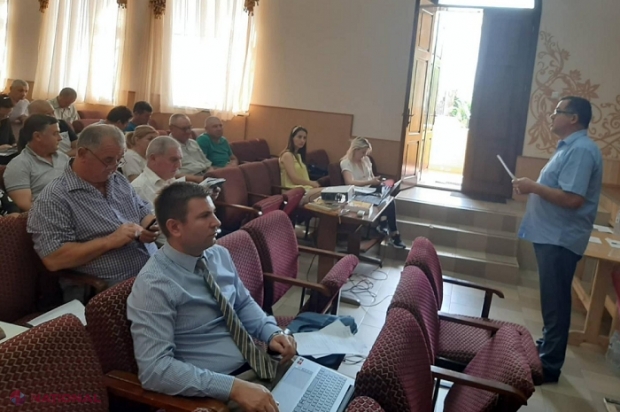 Platformă menită să anunțe din timp APICULTORII despre prelucrarea chimică a culturilor agricole, pilotată la nivelul raionului Ialoveni: Proiectul care își propune PROTEJAREA albinelor va fi lansat ulterior la nivel național