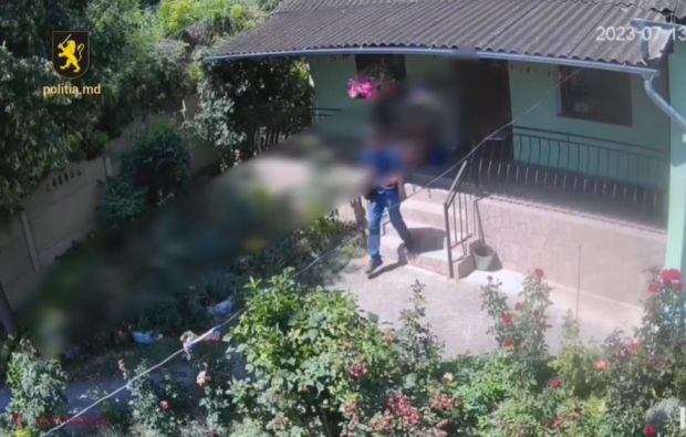 VIDEO // Un bărbat din Florești, care a dat cel puțin 15 spargeri pe teritoriul R. Moldova, a fost reținut. Metoda aleasă de acesta pentru a pătrunde în locuințele oamenilor, de unde a furat bunuri de peste 400 000 de lei