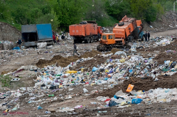 Un grup de manifestanți a blocat accesul autospecialelor la gunoiștea de la Țânțăreni