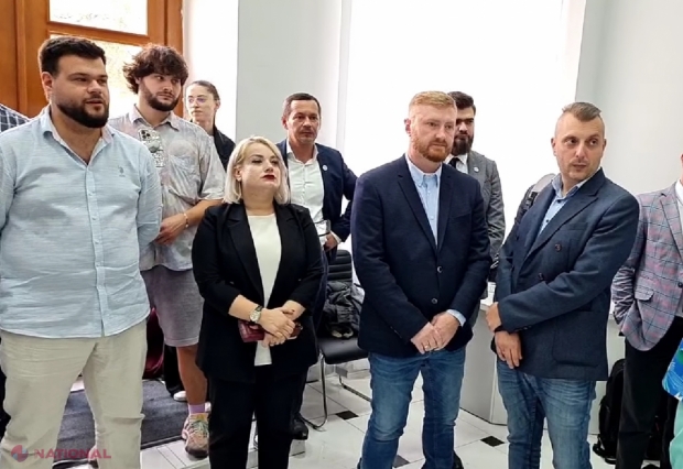 VIDEO // Candidatul care va figura PRIMUL în buletinele de vot la alegerile pentru Primăria Chișinău. Unsprezece pretendenți au depus actele în prima zi de înregistrare în cursa electorală