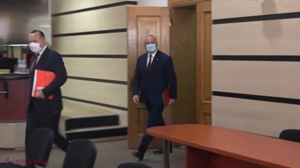 VIDEO // Fără SURPRIZE - Igor Dodon, candidatul socialiștilor la funcția de președinte. Șeful statului, surprins de întrebare unui membru CEC: „Voi cine sunteți și ce doriți de la noi?” Sediul CEC a fost umplut cu bodyguarzi