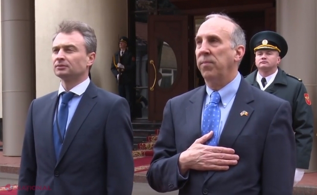 VIDEO // Mesajul de rămas-bun al Ambasadorului SUA la Chișinău, James Pettit: „Cetățenii R. Moldova merită ceva mai bun”