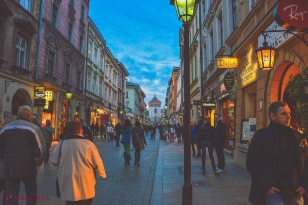 Cele mai populare METODE prin care sunt PĂCĂLIȚI turiștii în întreaga lume