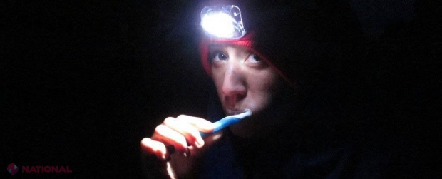 Este bine că nu uiţi să te speli pe dinţi seara. Dacă o faci şi pe întuneric, are efecte mult mai bune