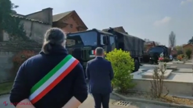 STAŢI ACASĂ // Imagini CUTREMURĂTOARE din ITALIA! Camioanele militare care transportau trupurile neînsuflețite ale persoanelor decedate din cauza noului COVID-19 în Bergamo au ajuns la cimitirul din Ferrara 