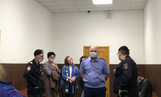 Percheziţii la sediul unui ziar studenţesc din Rusia. Redactorii sunt urmăriți penal și au voie să iasă din casă un minut pe zi