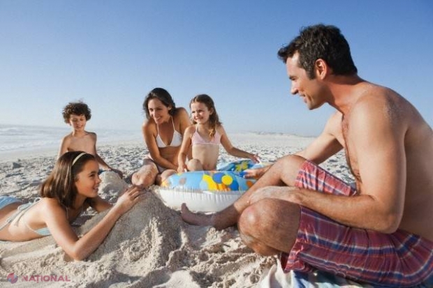 Un tată le-a cerut politicienilor să PLĂTEASCĂ cheltuielile de vacanță ale copiilor săi