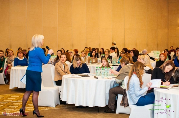 Informații despre Acordul de Asociere cu UE, schimb de experiență, lecții practice și defilare de ii pentru femeile antreprenoare din R. Moldova