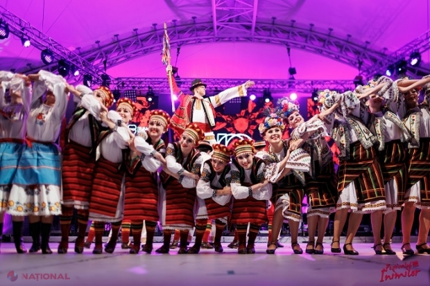 Ansamblul „JOC” a cucerit inimile la un festival din Timișoara: „Rar ne-a fost dat să vedem atâta grație și forță, delicatețe și energie, bucurie, profesionalism, demnitate, mândrie sănătoasă de a fi român”