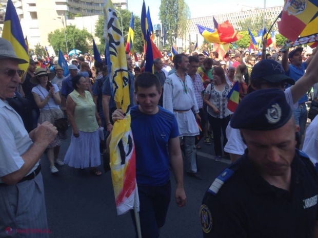 Mesagerii de la Chişinău ai Unirii, întâmpinaţi cu pâine, sare şi flori la Bucureşti!