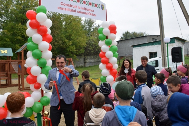 FOTO // Alte două terenuri de joacă pentru copii au fost AMENAJATE în două sate din raionul Orhei, în cadrul unui proiect inițiat de Ilan Șor