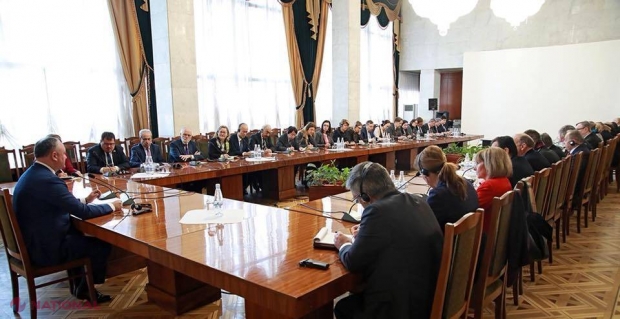 Președintele Dodon s-a PLÂNS ambasadorilor acreditați la Chișinău că majoritatea parlamentară TENSIONEAZĂ relațiile cu Federația Rusă