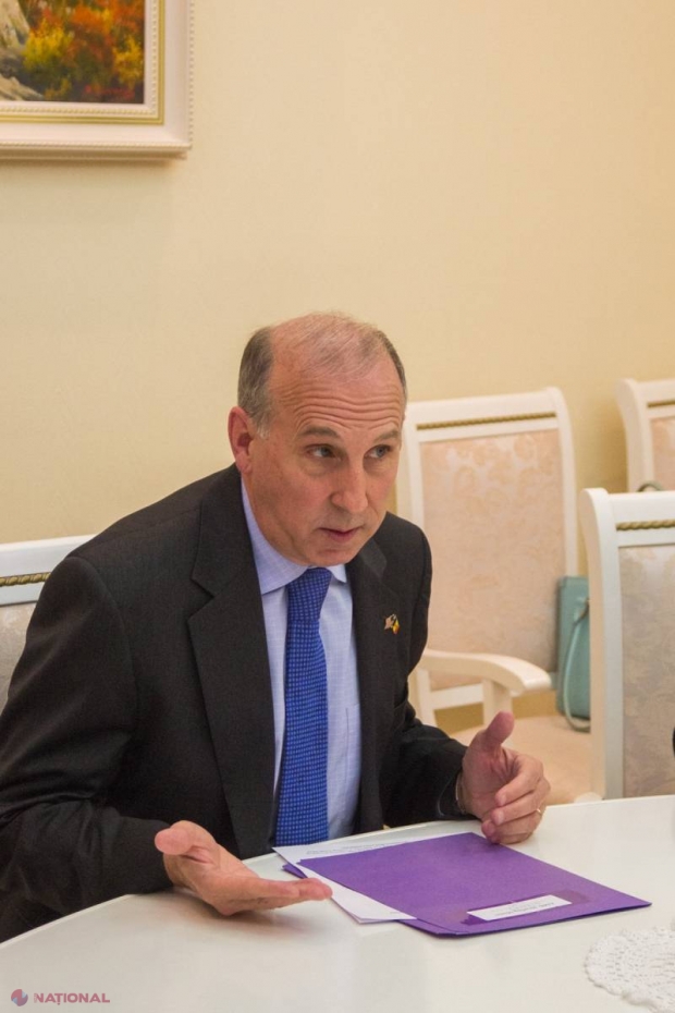 Ambasadorul SUA la Chișinău a discutat cu șeful statului și cu premierul R. Moldova despre protestele din centrul capitalei