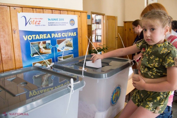 Într-o localitate din R. Moldova alegerile mai durează. Cine se bate pentru fotoliul de primar