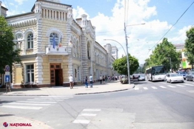 Încă o stradă din centrul Chișinăului cu circulația rutieră SISTATĂ mai bine de o lună