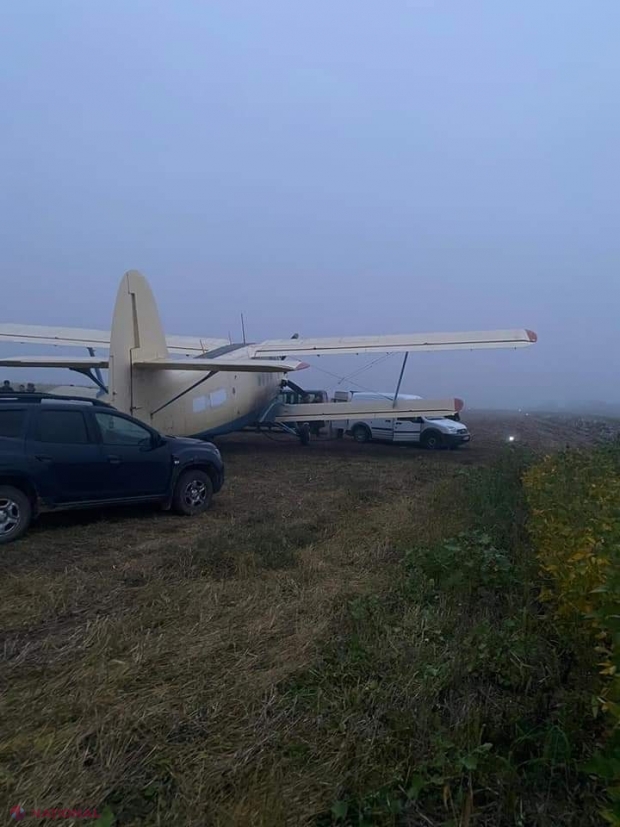 FOTO // Un avion ucrainean cu ţigări de CONTRABANDĂ, capturat de poliţiştii de frontieră lângă Hlinaia Mică, raionul Edineț