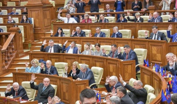 Parlamentul oferă DETALII despre angajatul infectat cu COVID – 19