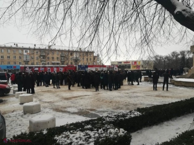 Proteste în fața Primăriei Bălți: „Ajunge să furați”