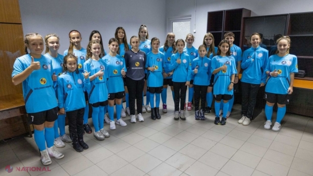 VIDEO, FOTO // A.S.I.C.S. și Moldindconbank au oferit echipament sportiv echipei de fotbal feminin „Pudra”