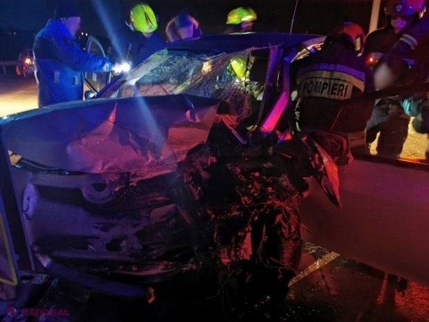 FOTO // Un polițist a ars de viu în mașina pe care o conducea, la Strășeni: Un alt om al legii a decedat aseară în apropiere de Chișinău, după ce s-a izbit cu automobilul într-un indicator
