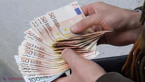 Cinci mii de euro pentru a „rezolva” un dosar la Cahul: Patru persoane, inclusiv un fost și un actual polițist, REȚINUȚI