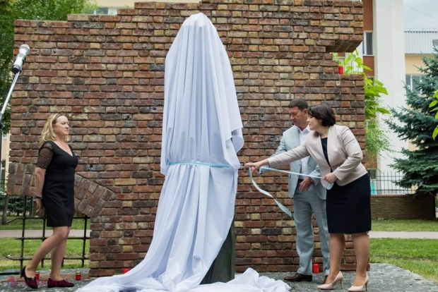 Monument în memoria Holocaustului, inaugurat la Orhei, în prezenţa prim-ministrei Natalia Gavrilița 