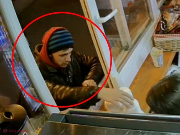 VIDEO // Momentul în care un tânăr pune mâna pe un telefon străin de 12 000 de lei, la o gheretă din Chișinău: Poliția îl caută!