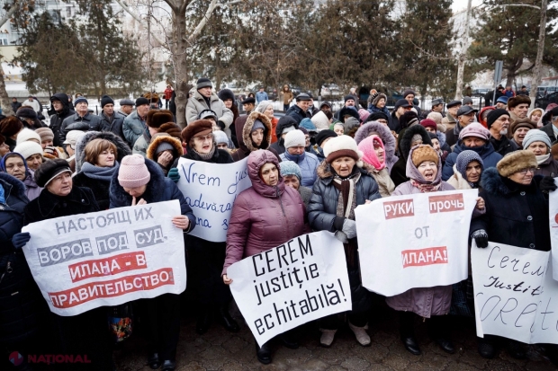 FOTO // Sute de susținători ai lui Ilan Șor, la Curtea de Apel Cahul: „Ilan Șor este pentru popor! Dumnezeu să vă ajute”