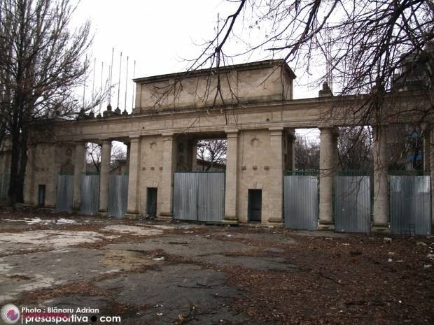 Parlamentul INTERZICE distrugerea stadioanelor de pe lângă școli. Voronin l-a LĂUDAT pe Diacov pentru inițiativă și l-a criticat pe Juravschi