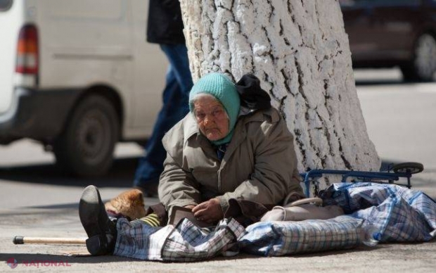Doi cerșetori din Chișinău câștigau zilnic între 400 și 500 de lei, dar banii le erau luați: Cine exploata nevoiașii