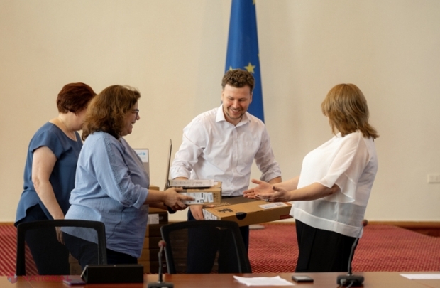 Aproape 600 de laptopuri în valoare de peste jumătate de milion de dolari pentru 21 de instituții de învățământ din R. Moldova, inclusiv opt din stânga Nistrului: „Mulțumim partenerilor noștri UNICEF și colegilor din Marea Britanie”