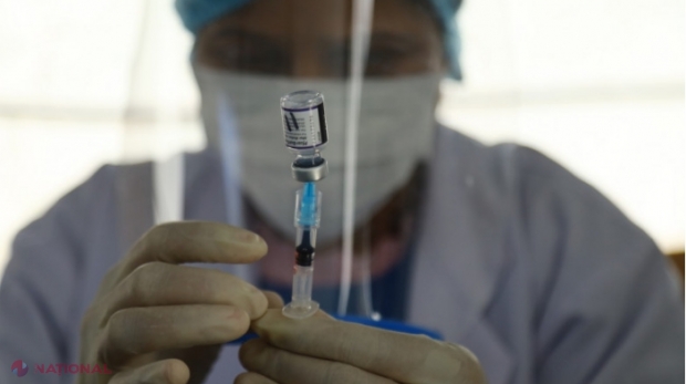 Reuters: Vaccinul Pfizer oferă „protecţie parţială” împotriva variantei Omicron. Sunt necesare trei doze