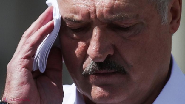 VIDEO // Belorușii NU se mai tem de „tătucul” Lukașenko, ajuns mic și speriat. Angajații unei mari uzine l-au ALUNGAT pe „ultimul dictator al Europei”. Răspunsul celui ce conduce de 26 de ani Belarus