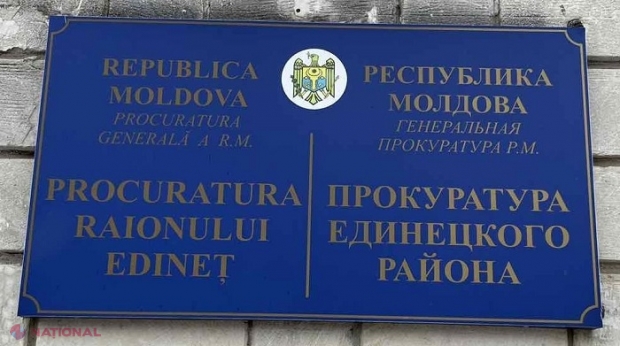 Îmbrățișări și săruturi „prietenești” la locul de muncă: Șeful unui centru militar, învinuit de hărțuire sexuală și amenințare cu arma în privința a trei subalterne