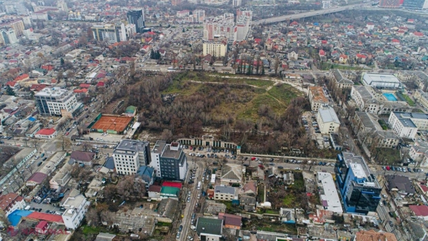 VIDEO // Nu vrea AMBASADĂ în locul ruinelor vechiului Stadion Republican. Ceban preia ideea lui Tkaciuk și propune un REFERENDUM local privind destinația terenului de 5,18 ha. Cum ar putea arăta construcția și parcul amenajat de americani
