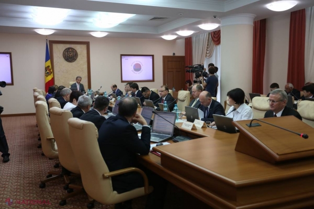 Leancă a rămas FĂRĂ JUMĂTATE din miniștri