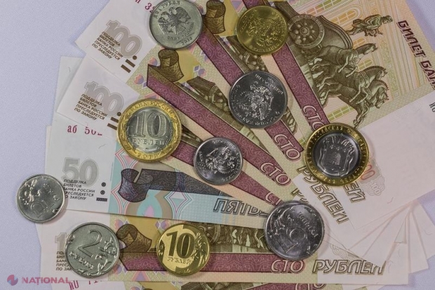Rubla rusească este în picaj liber pe fondul tensiunilor tot mai mari de la granița cu Ucraina