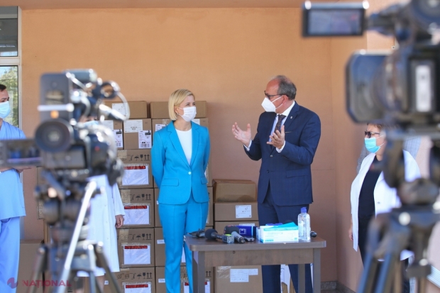 FOTO // Ambasada României a DONAT Spitalului raional din Comrat un lot de echipamente medicale, inclusiv de protecție, pentru combaterea COVID - 19