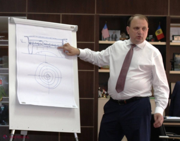 FOTO Plăcinta cu mere // Inginerul Bumacov i-a sărit în ajutor lui Iurie Leancă