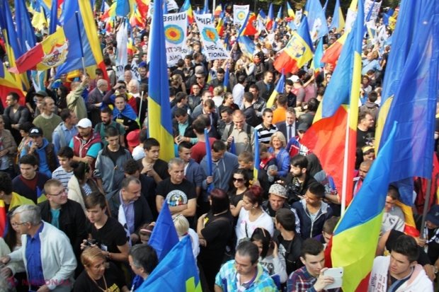 Discuții APRINSE în Parlament. Un deputat socialist ar fi sărit la gâtul unei primărițe care a semnat Declarația de Unire. PSRM cere audierea SIS, PG și MAI în legătură cu manifestările dedicate CENTENARULUI