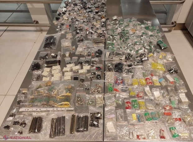 Componente electronice, ascunse în bagajul unui rus care venea cu avionul la Chișinău