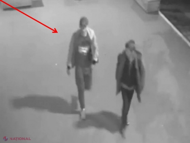 VIDEO // Doi tineri, căutați de Poliție, după ce au ATACAT un bărbat pe bd. Dacia și i-au luat geanta: Au fost surprinși de camerele de supraveghere