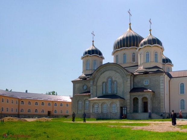 Hoții care au furat dintr-o mănăstire din R. Moldova bijuterii în valoare de peste un MILION de lei, CONDAMNAȚI la ani grei de pușcărie