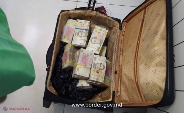 MILIOANE // Un rus a încercat să scoată din R. Moldova o sumă impunătoare de bani în NOUĂ valute: Bancnotele, ascunse în bagajul de cală