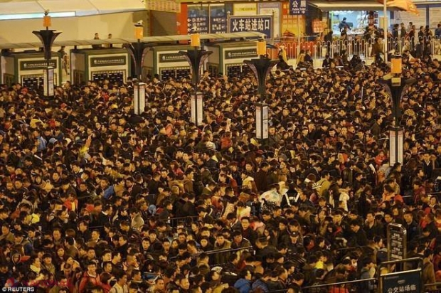 FOTO // ULUITOR: Ce se întâmplă când trenurile întârzie în China